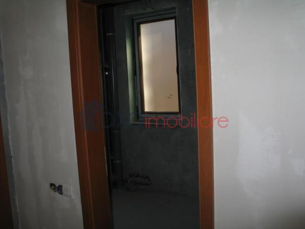 Apartament 4 camere de vanzare